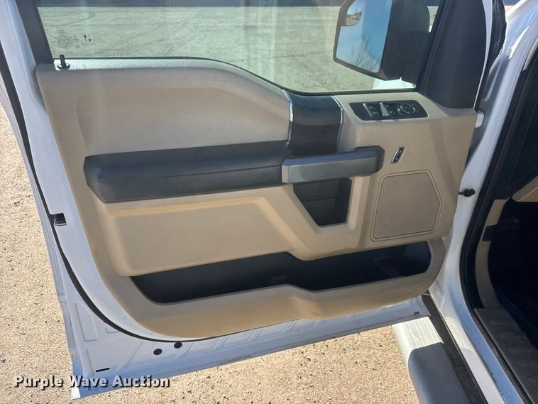 image for item ET1560 2020 Ford F150 Crew Cab pickup truck