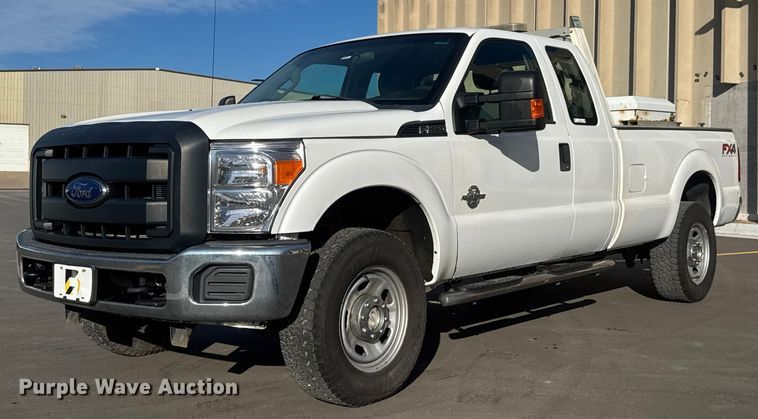 image for item ET1563 2015 Ford F350 Super Duty XL Ext. Cab pickup truck