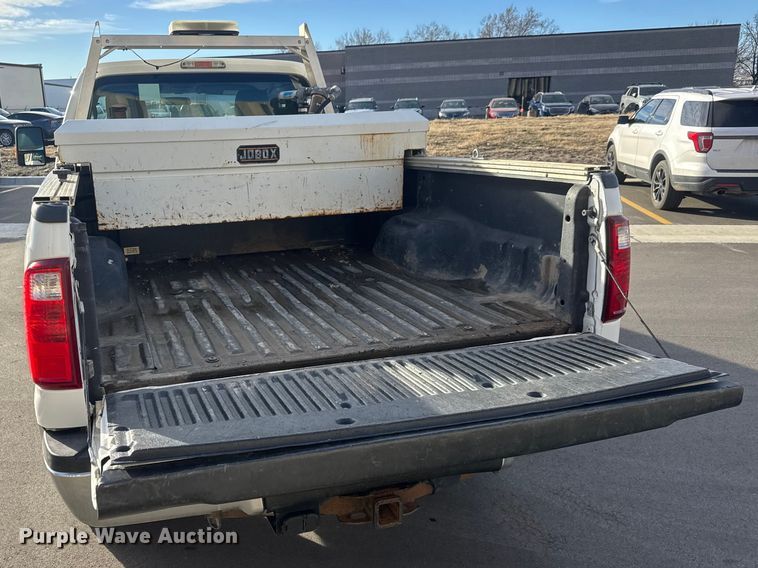 image for item ET1563 2015 Ford F350 Super Duty XL Ext. Cab pickup truck