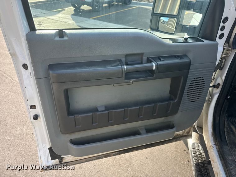 image for item ET1563 2015 Ford F350 Super Duty XL Ext. Cab pickup truck