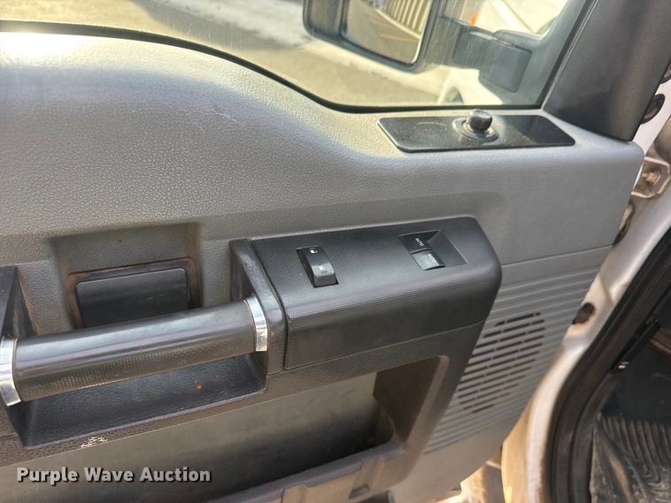 image for item ET1563 2015 Ford F350 Super Duty XL Ext. Cab pickup truck