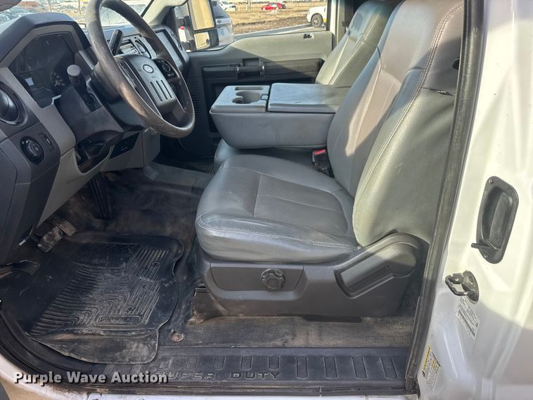 image for item ET1563 2015 Ford F350 Super Duty XL Ext. Cab pickup truck