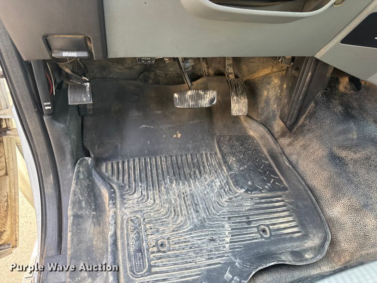 image for item ET1563 2015 Ford F350 Super Duty XL Ext. Cab pickup truck