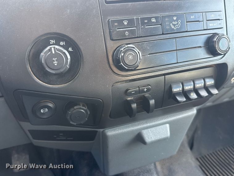 image for item ET1563 2015 Ford F350 Super Duty XL Ext. Cab pickup truck