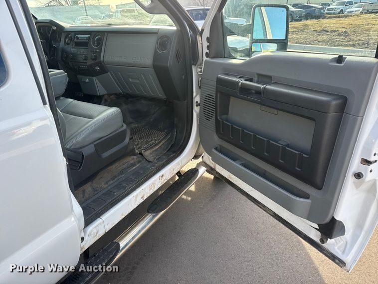 image for item ET1563 2015 Ford F350 Super Duty XL Ext. Cab pickup truck