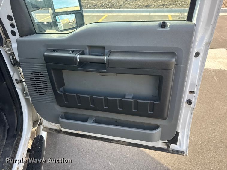 image for item ET1563 2015 Ford F350 Super Duty XL Ext. Cab pickup truck