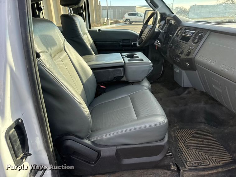 image for item ET1563 2015 Ford F350 Super Duty XL Ext. Cab pickup truck