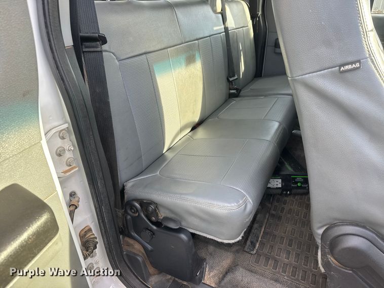 image for item ET1563 2015 Ford F350 Super Duty XL Ext. Cab pickup truck