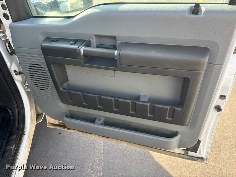 image for item ET1564 2016 Ford F250 Super Duty XL Ext. Cab pickup truck