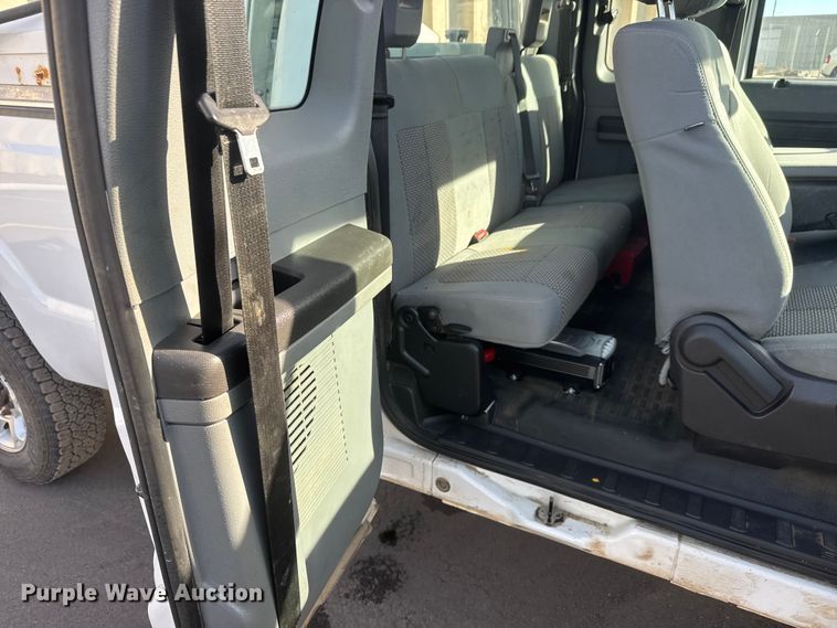 image for item ET1564 2016 Ford F250 Super Duty XL Ext. Cab pickup truck