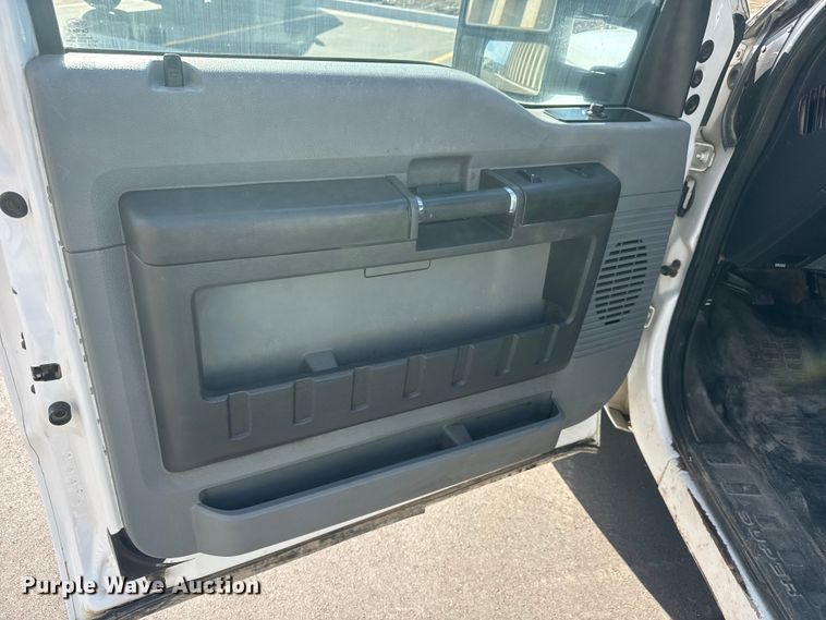 image for item ET1565 2014 Ford F250 Super Duty XL Ext. Cab pickup truck