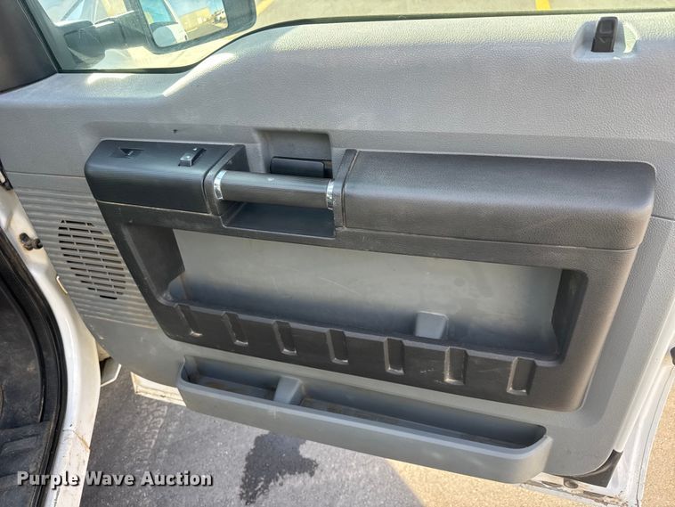 image for item ET1565 2014 Ford F250 Super Duty XL Ext. Cab pickup truck