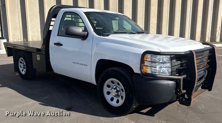 image for item ET1566 2012 Chevrolet Silverado 1500 flatbed pickup truck