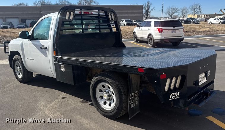 image for item ET1566 2012 Chevrolet Silverado 1500 flatbed pickup truck