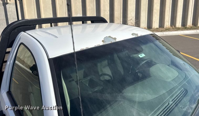 image for item ET1566 2012 Chevrolet Silverado 1500 flatbed pickup truck