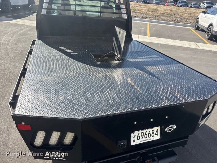 image for item ET1566 2012 Chevrolet Silverado 1500 flatbed pickup truck