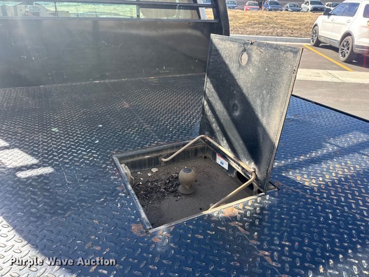 image for item ET1566 2012 Chevrolet Silverado 1500 flatbed pickup truck