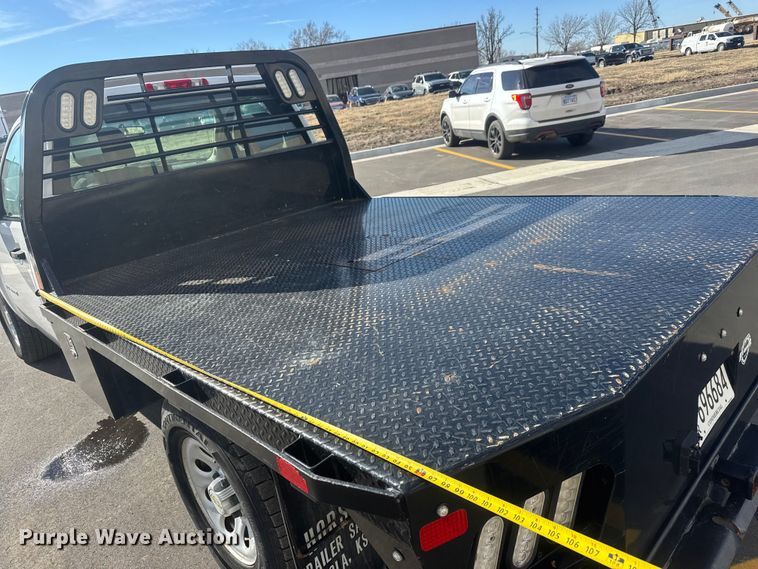 image for item ET1566 2012 Chevrolet Silverado 1500 flatbed pickup truck