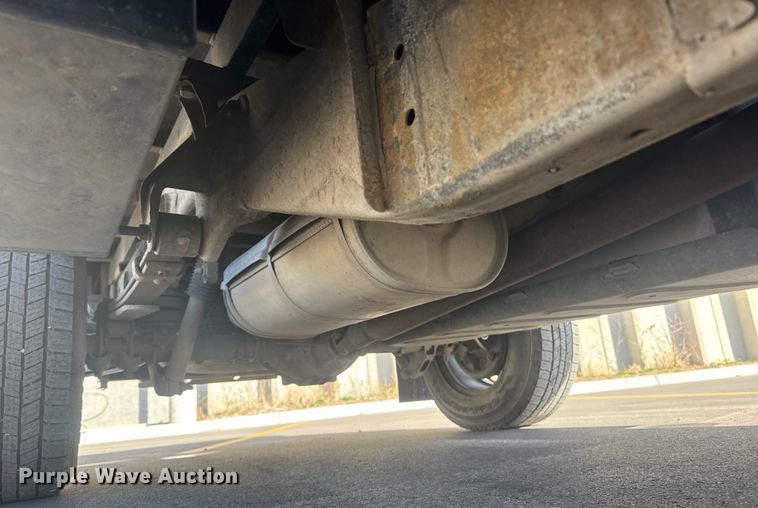 image for item ET1566 2012 Chevrolet Silverado 1500 flatbed pickup truck