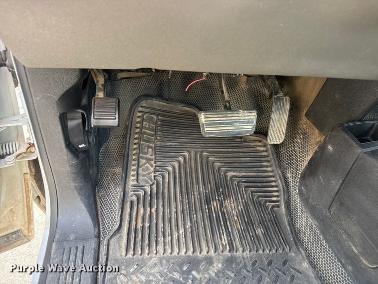 image for item ET1566 2012 Chevrolet Silverado 1500 flatbed pickup truck