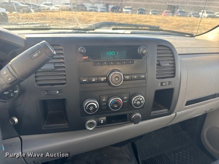 image for item ET1566 2012 Chevrolet Silverado 1500 flatbed pickup truck