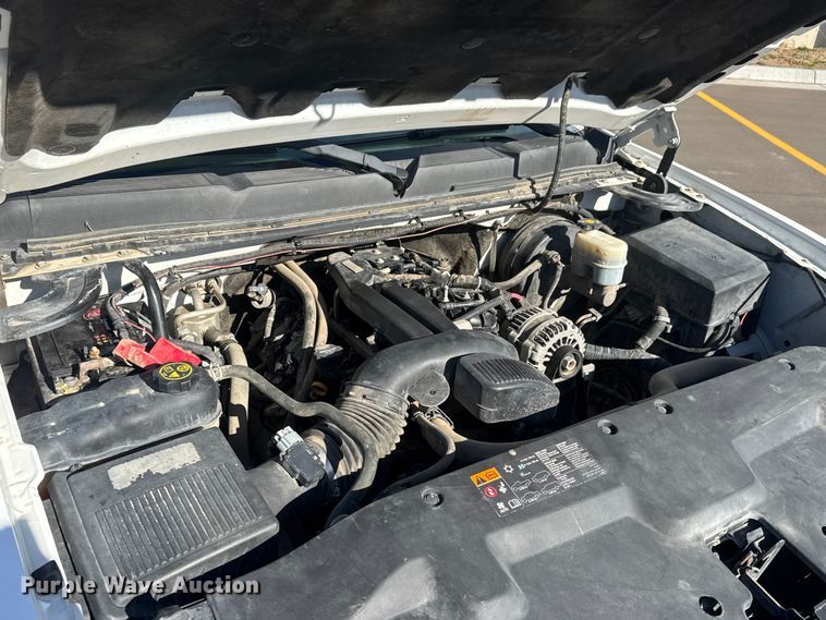 image for item ET1566 2012 Chevrolet Silverado 1500 flatbed pickup truck