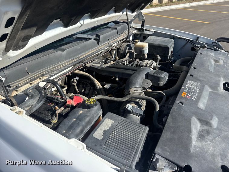 image for item ET1566 2012 Chevrolet Silverado 1500 flatbed pickup truck