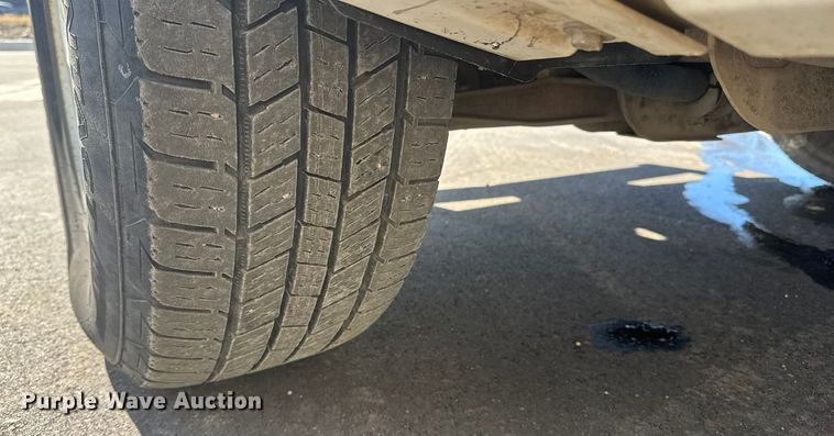 image for item ET1566 2012 Chevrolet Silverado 1500 flatbed pickup truck