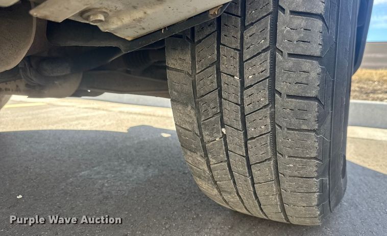 image for item ET1566 2012 Chevrolet Silverado 1500 flatbed pickup truck