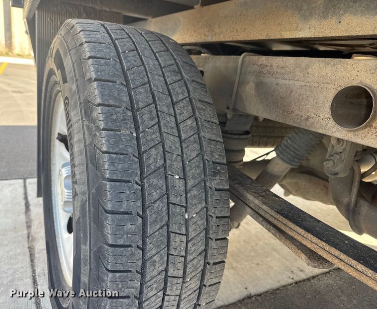 image for item ET1566 2012 Chevrolet Silverado 1500 flatbed pickup truck