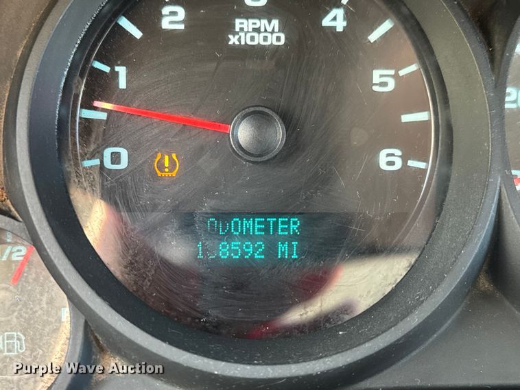 image for item ET1566 2012 Chevrolet Silverado 1500 flatbed pickup truck