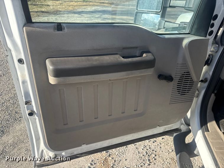 image for item ET1573 2009 Ford F550 box truck