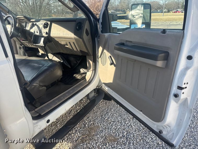 image for item ET1573 2009 Ford F550 box truck