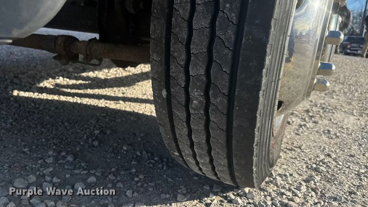 image for item ET1573 2009 Ford F550 box truck