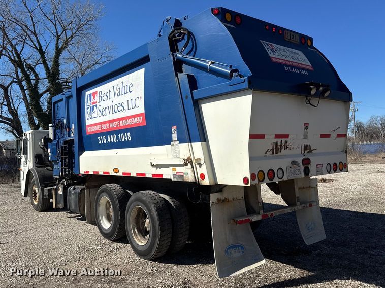 image for item ET1608 2013 Mack LE603 refuse truck