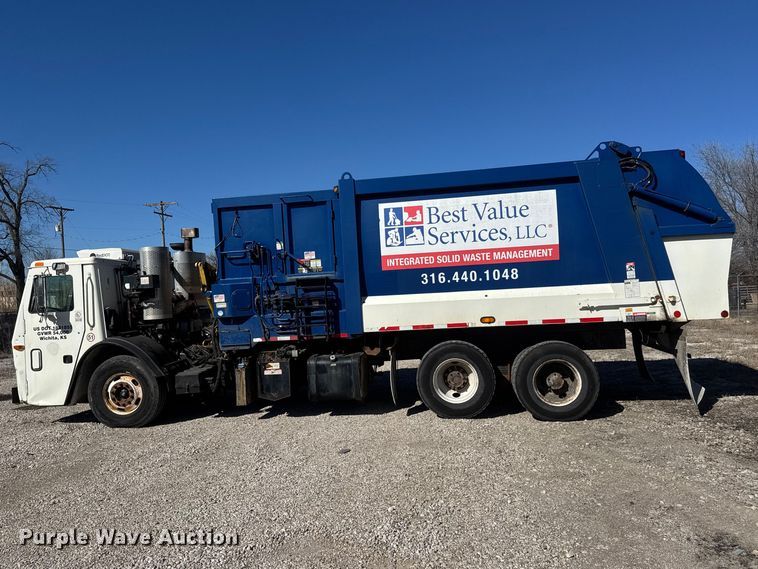 image for item ET1608 2013 Mack LE603 refuse truck
