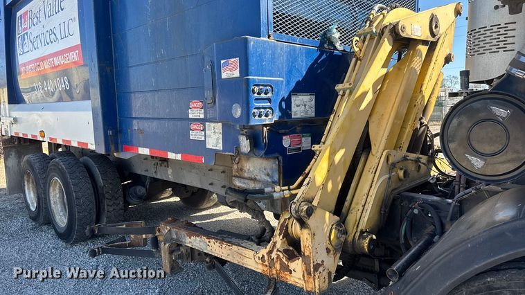 image for item ET1608 2013 Mack LE603 refuse truck