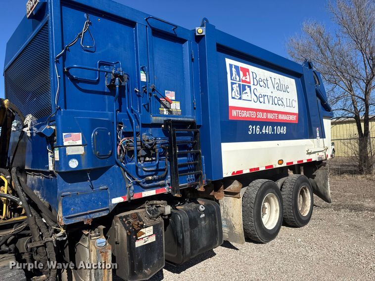 image for item ET1608 2013 Mack LE603 refuse truck