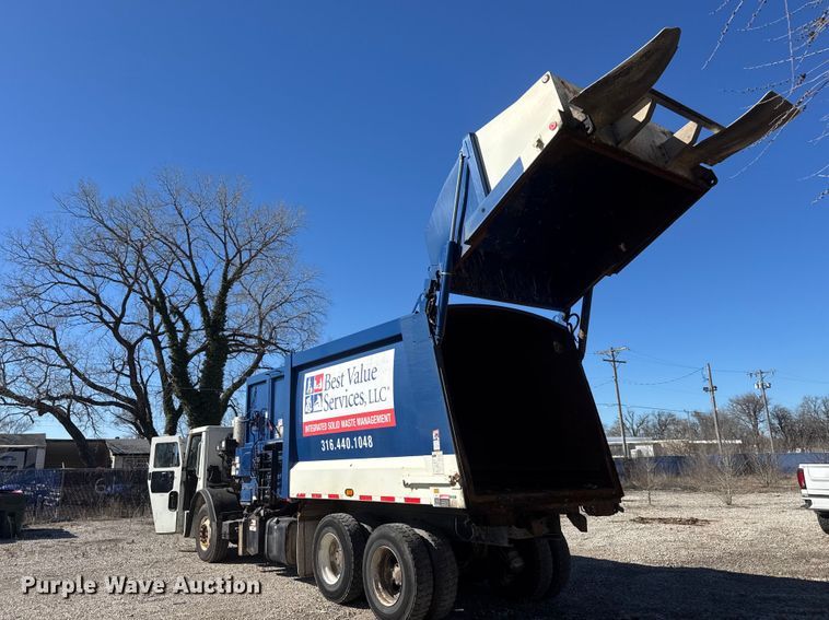 image for item ET1608 2013 Mack LE603 refuse truck