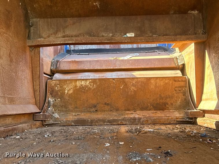 image for item ET1608 2013 Mack LE603 refuse truck