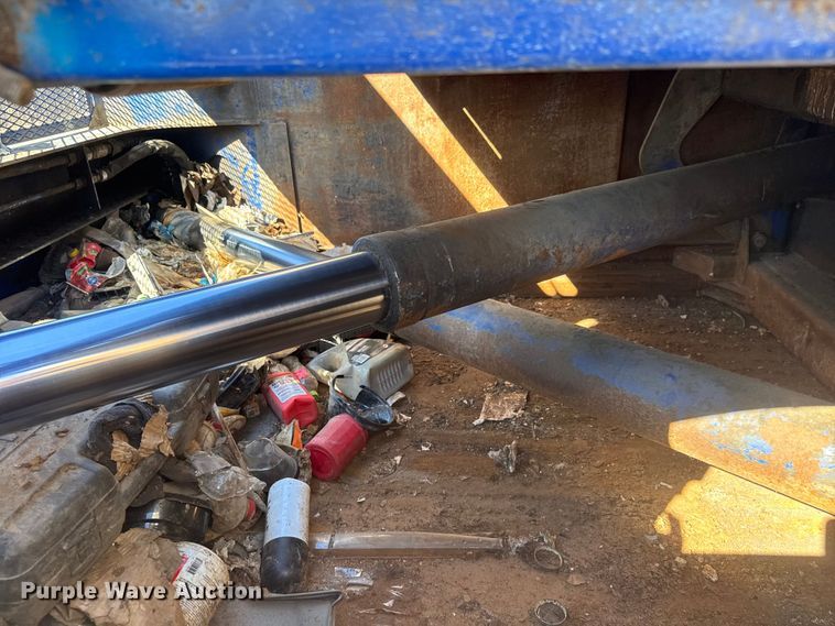 image for item ET1608 2013 Mack LE603 refuse truck