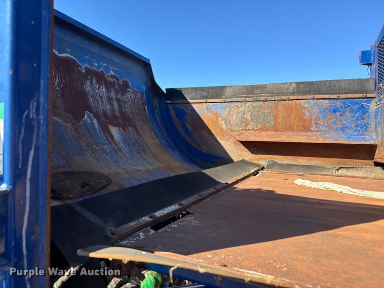 image for item ET1608 2013 Mack LE603 refuse truck