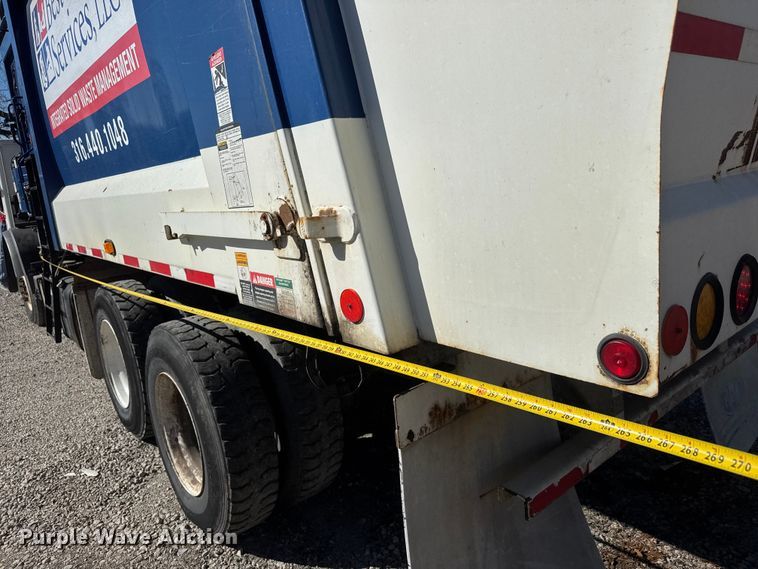 image for item ET1608 2013 Mack LE603 refuse truck