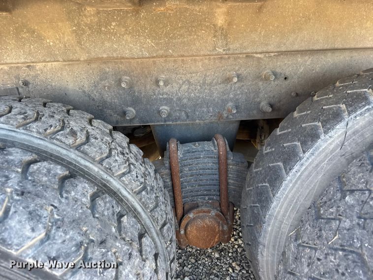 image for item ET1608 2013 Mack LE603 refuse truck