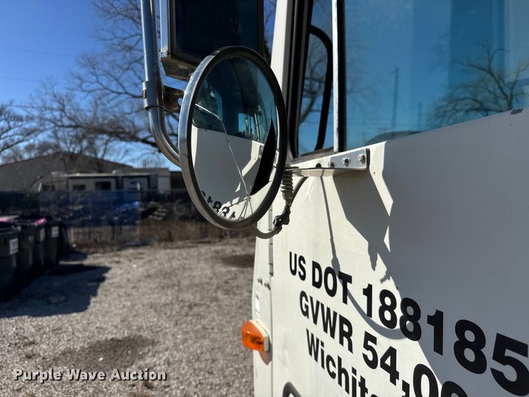 image for item ET1608 2013 Mack LE603 refuse truck