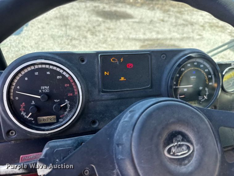 image for item ET1608 2013 Mack LE603 refuse truck