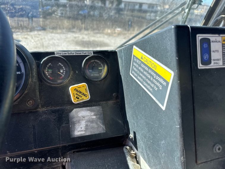 image for item ET1608 2013 Mack LE603 refuse truck