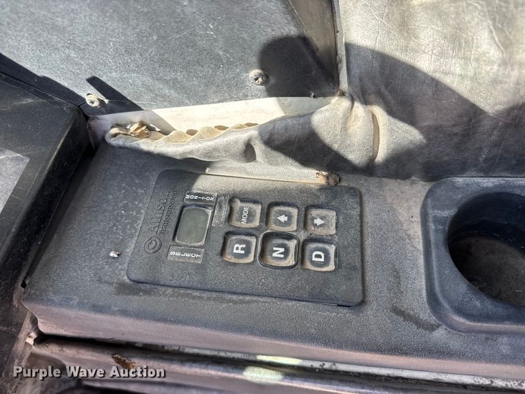 image for item ET1608 2013 Mack LE603 refuse truck