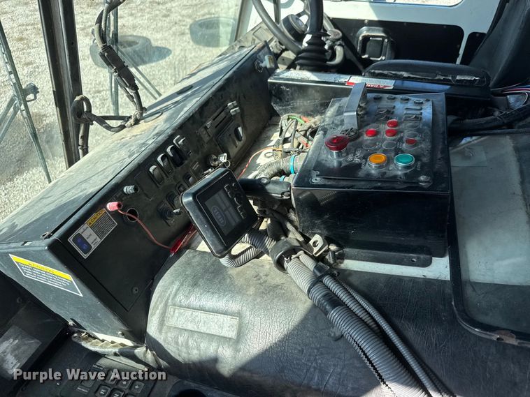 image for item ET1608 2013 Mack LE603 refuse truck