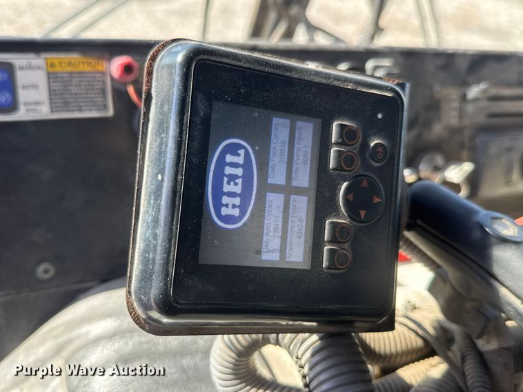 image for item ET1608 2013 Mack LE603 refuse truck